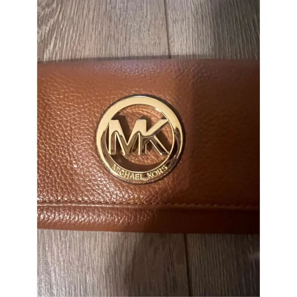 Michael Kors Fulton Carryall Leather Wallet Camel Brown Gold Hardware Classic